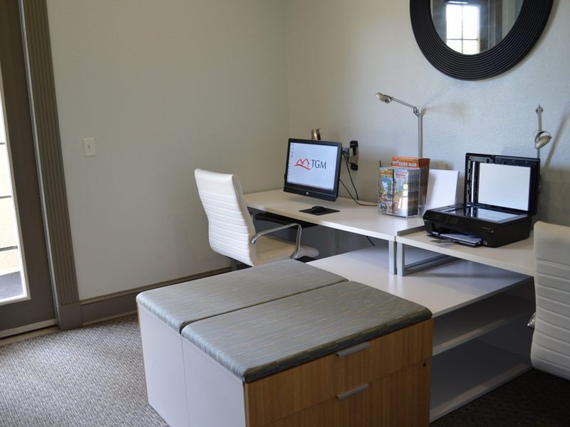 This image shows the TGM Bay Isle Apartments Office Room, showing the highly innovative technology that was accessible for both business and lifestyle. The area is emphasizing the minimal and pleasant ambiance during work time.